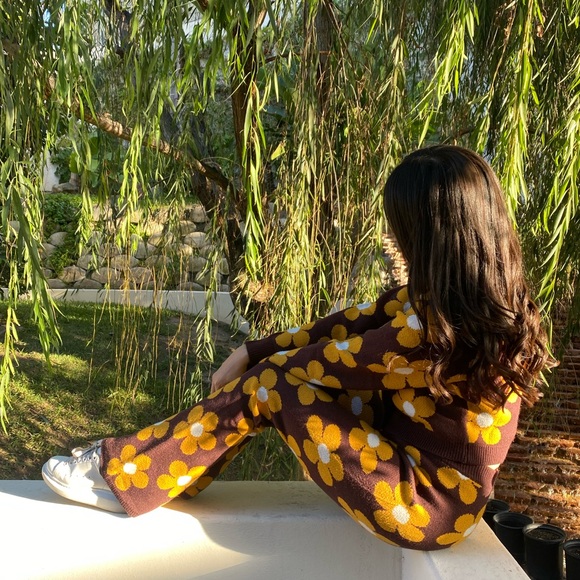 *24 HOUR SALE* Living The Life Brown Daisy Print Knit Sweater - Picture 7 of 9